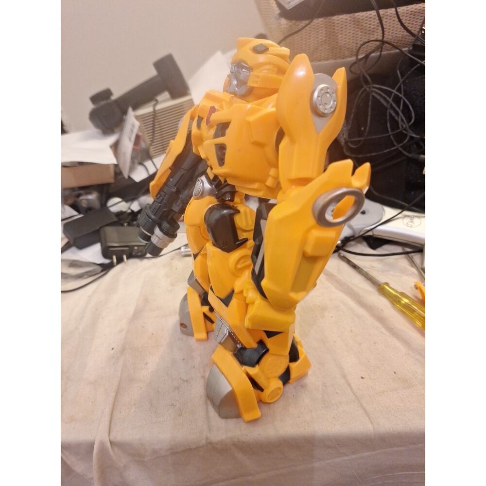 Transformer Bumble Bee 10" Action Figure Hasbro Kid Toy Lights Sound Fun Play - Picture 2 of 5
